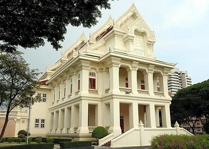 Artino Silom